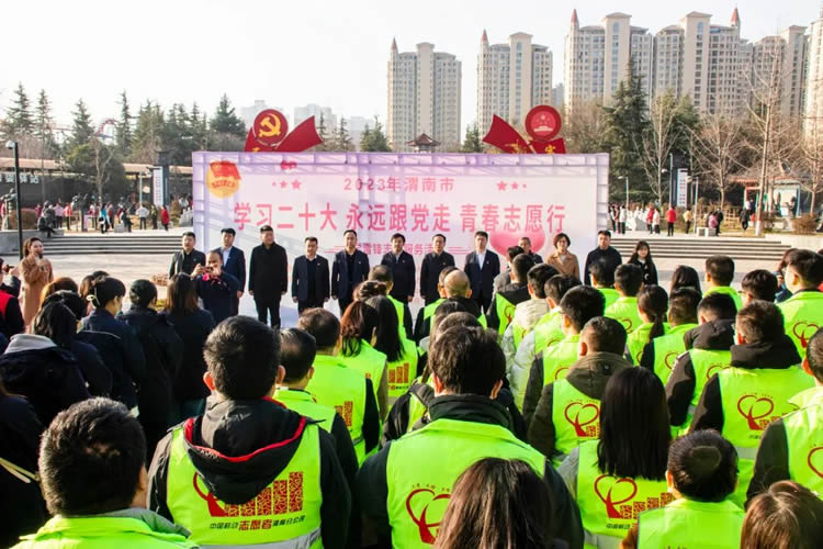 捐獻(xiàn)青春熱血 傳承雷鋒精神